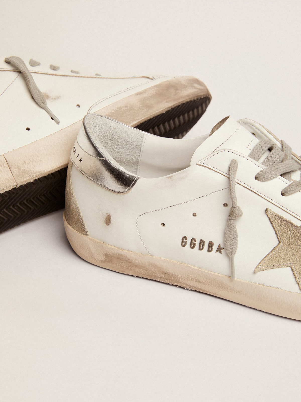 Men's Leather Low-Top Trainers with Gold-Tone Star