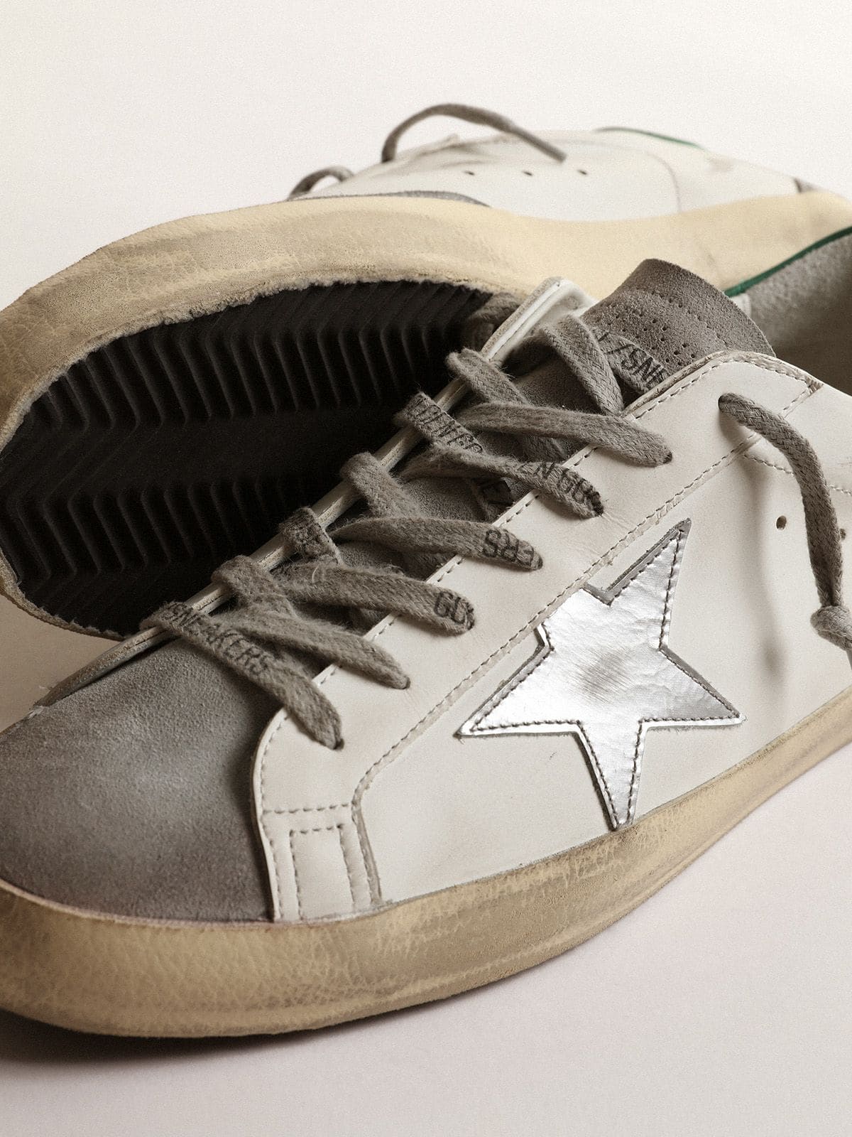 Men's Leather Low-Top Trainers with Metallic Star