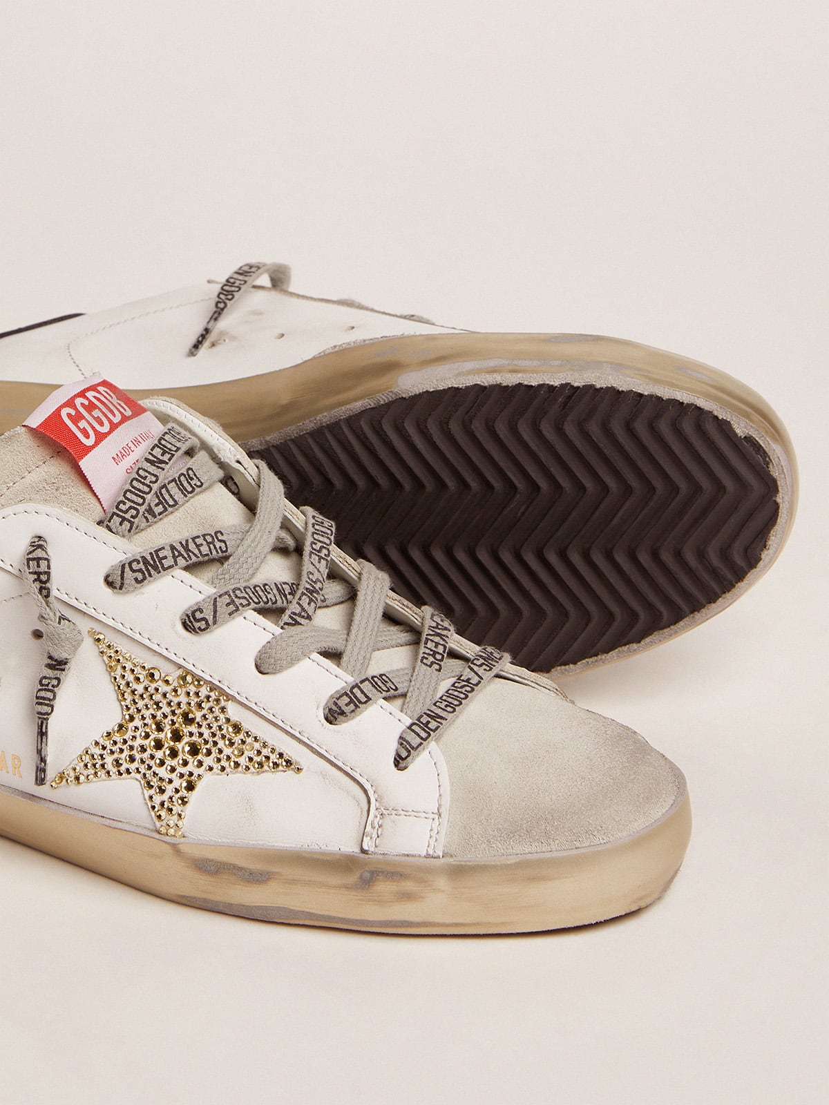 Women's leather low-top sneakers with glitter star